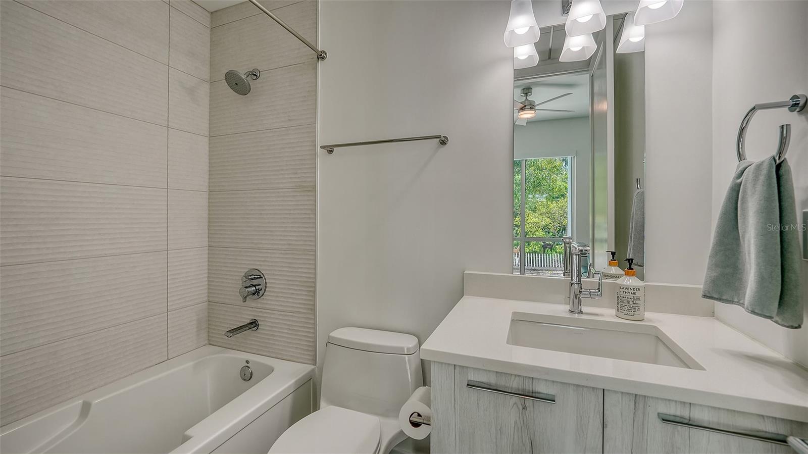 TOWNHOMES OF ORANGE CLUB - Residential