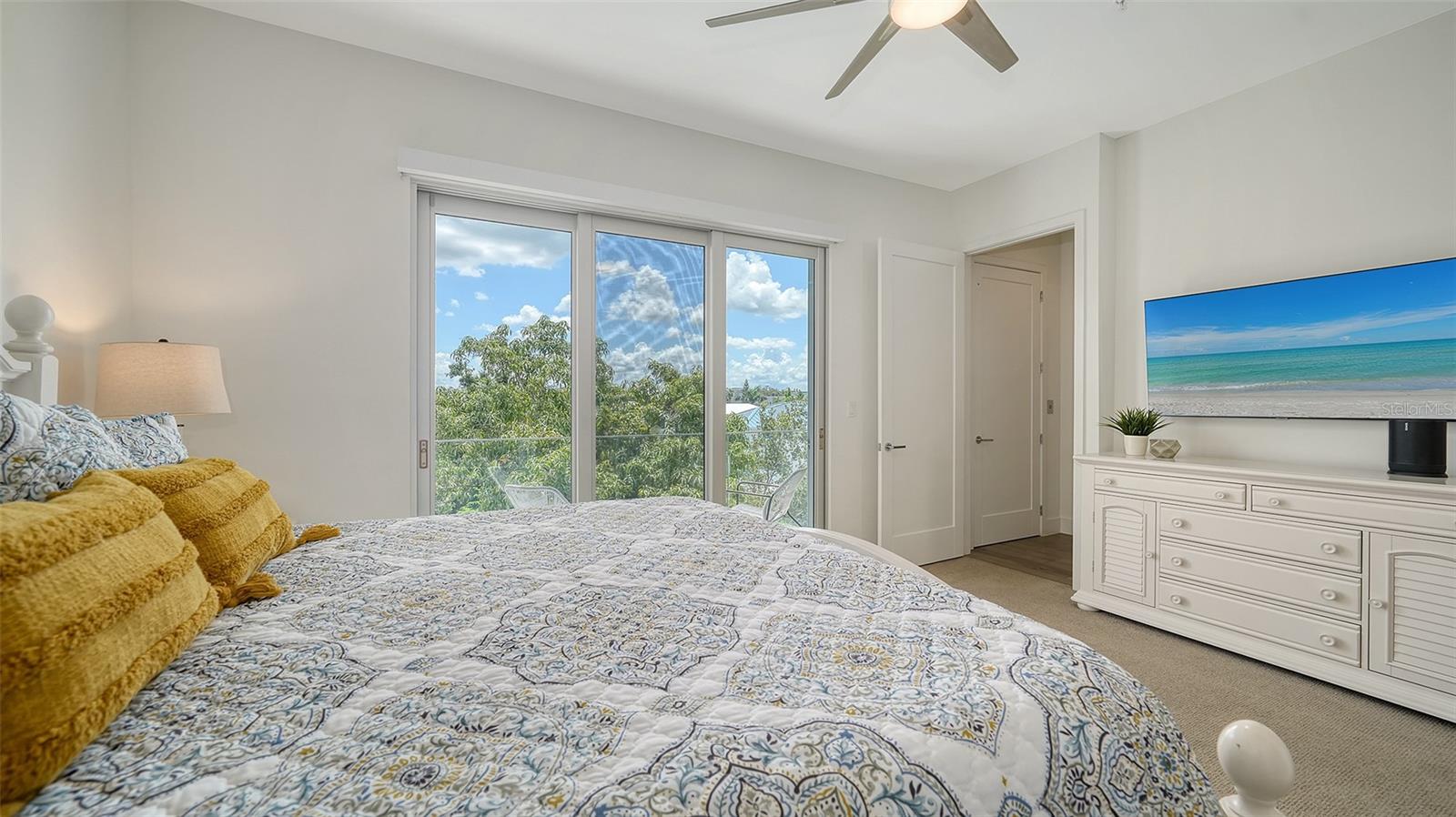 TOWNHOMES OF ORANGE CLUB - Residential