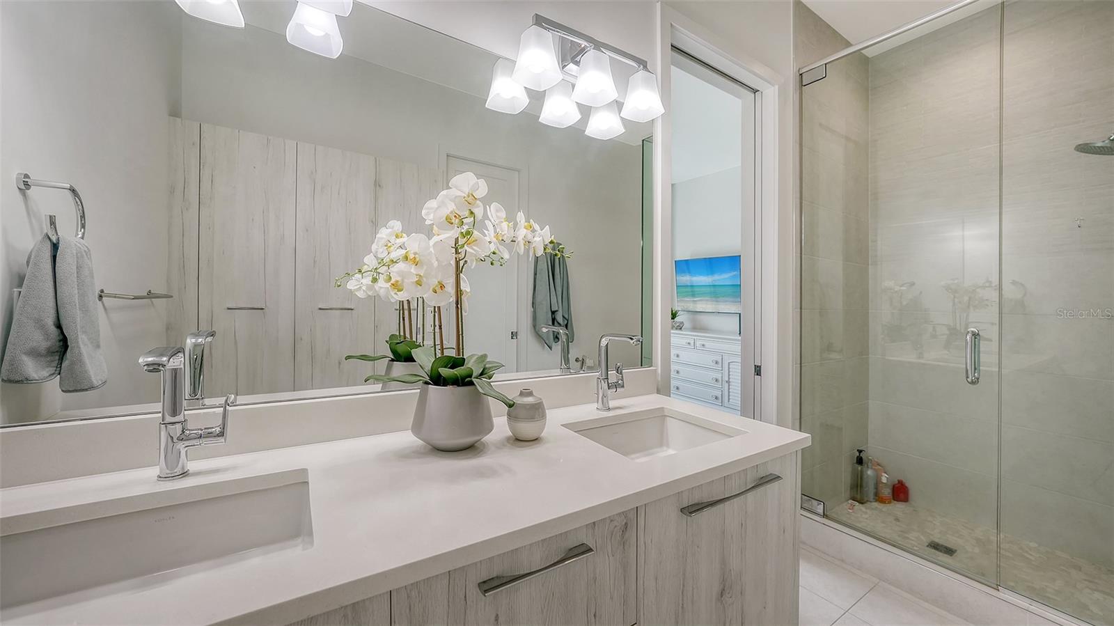 TOWNHOMES OF ORANGE CLUB - Residential