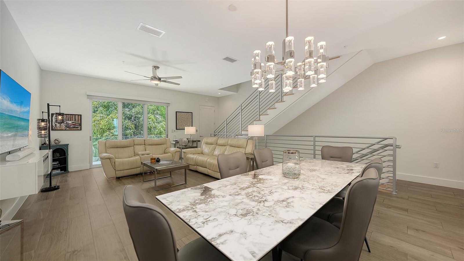 TOWNHOMES OF ORANGE CLUB - Residential