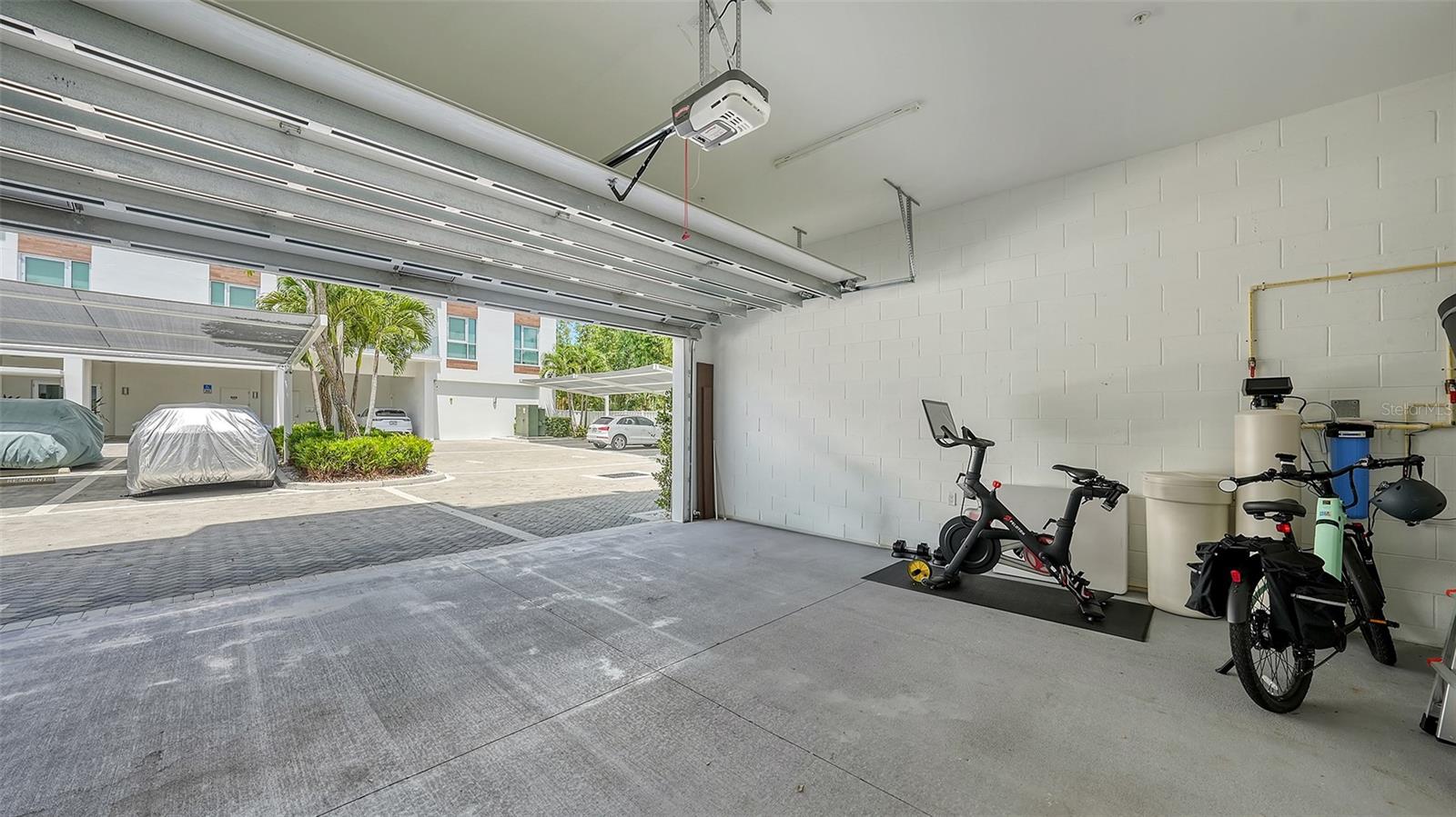 TOWNHOMES OF ORANGE CLUB - Residential