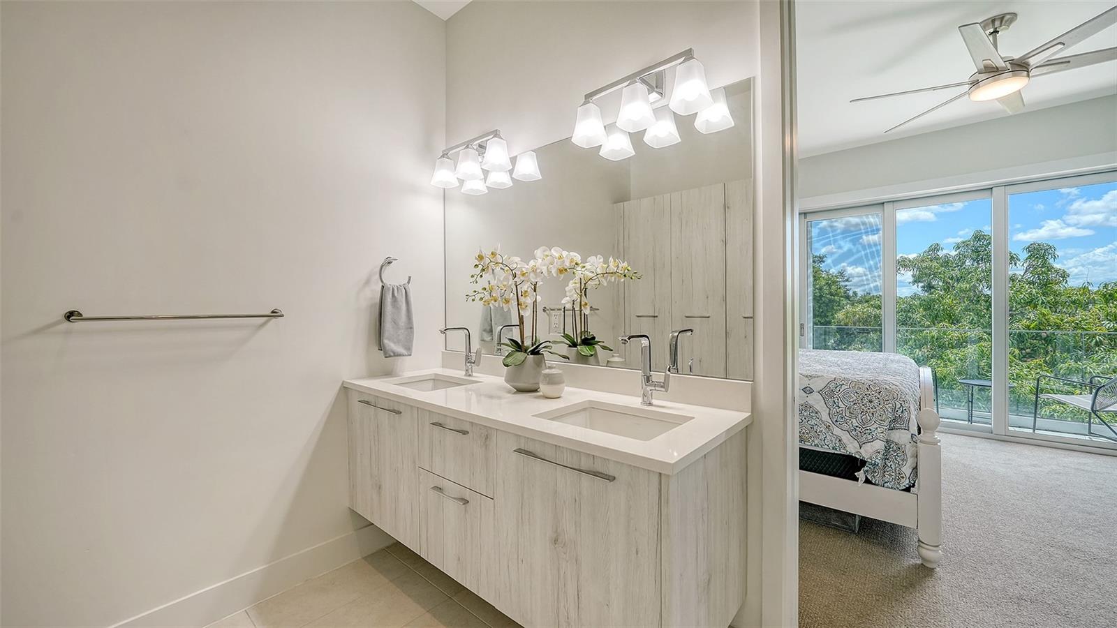 TOWNHOMES OF ORANGE CLUB - Residential