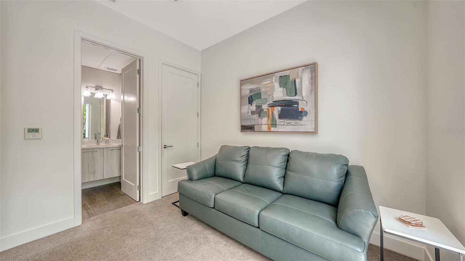 TOWNHOMES OF ORANGE CLUB - Residential