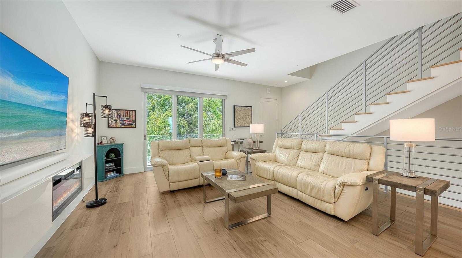 TOWNHOMES OF ORANGE CLUB - Residential