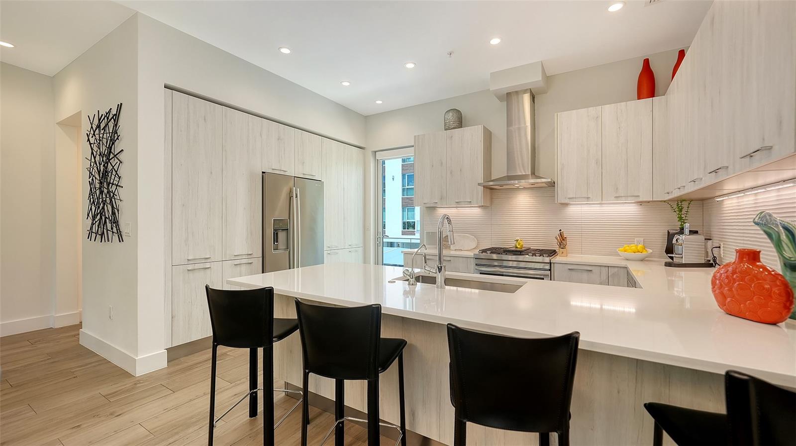 TOWNHOMES OF ORANGE CLUB - Residential