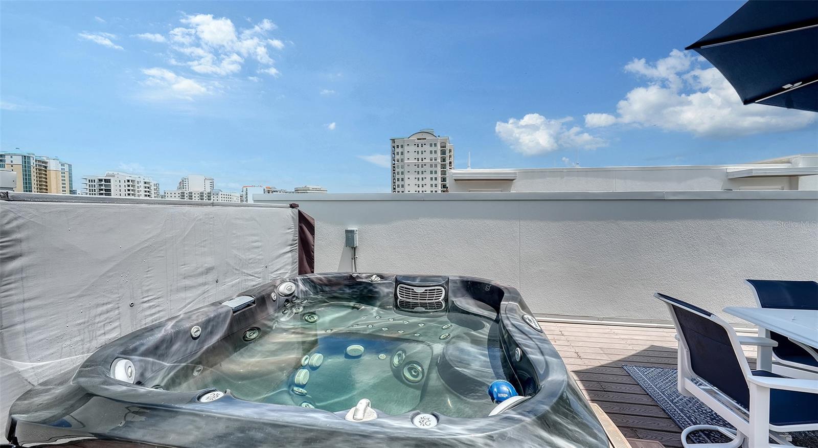 TOWNHOMES OF ORANGE CLUB - Residential