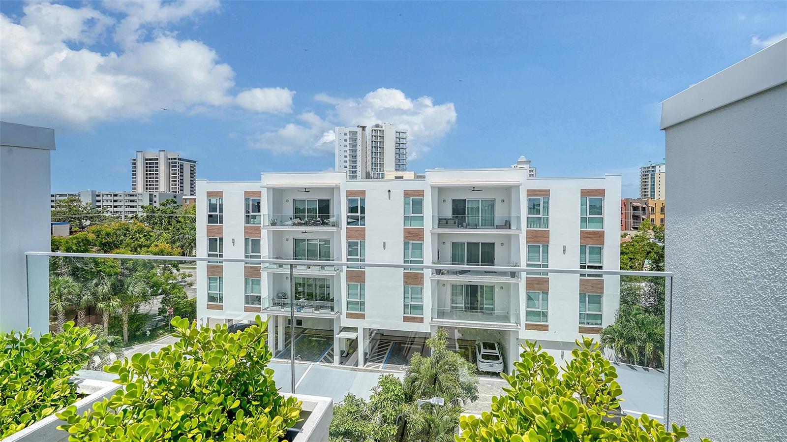 TOWNHOMES OF ORANGE CLUB - Residential