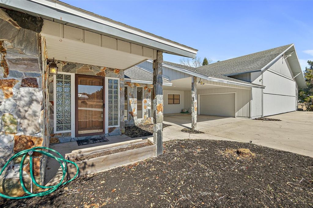 Photo of 127 Eagles Nest Lane, Crescent City, FL 32112 (MLS # FC316061)