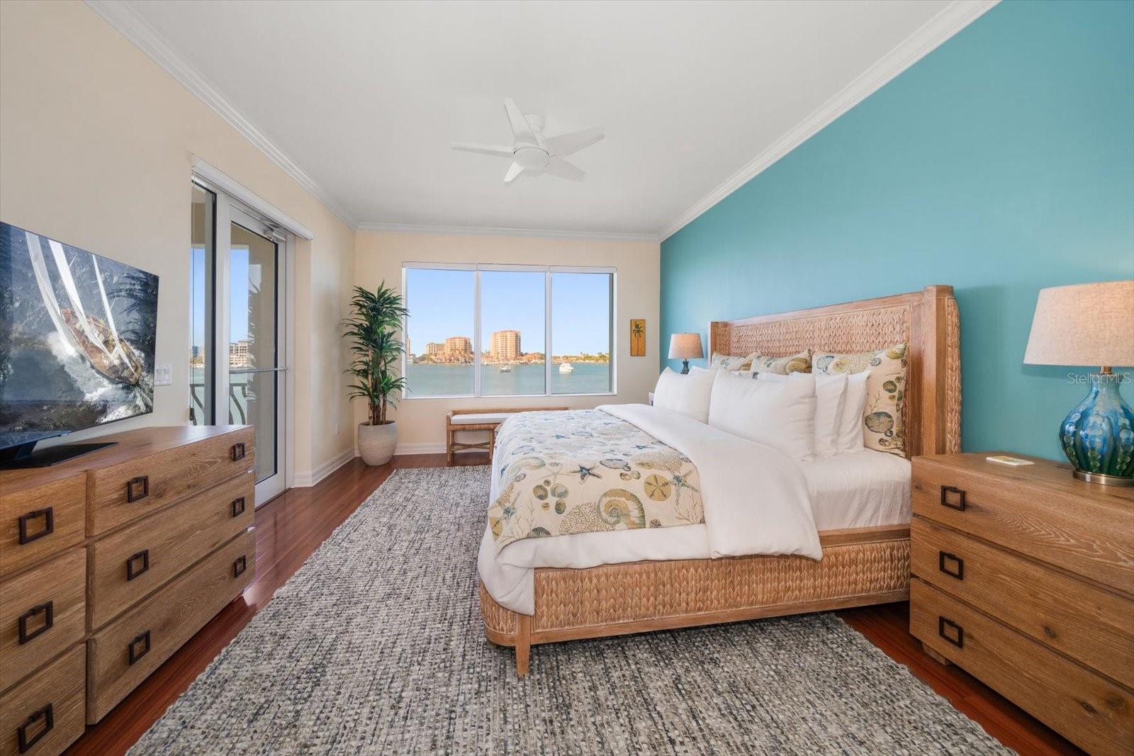 MAJESTIC POINT CONDO - Residential