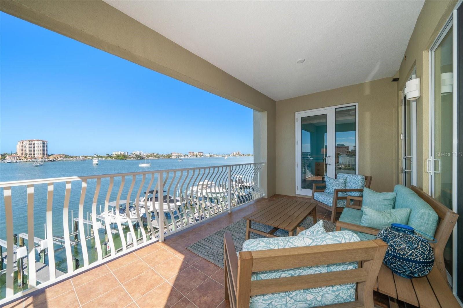 MAJESTIC POINT CONDO - Residential