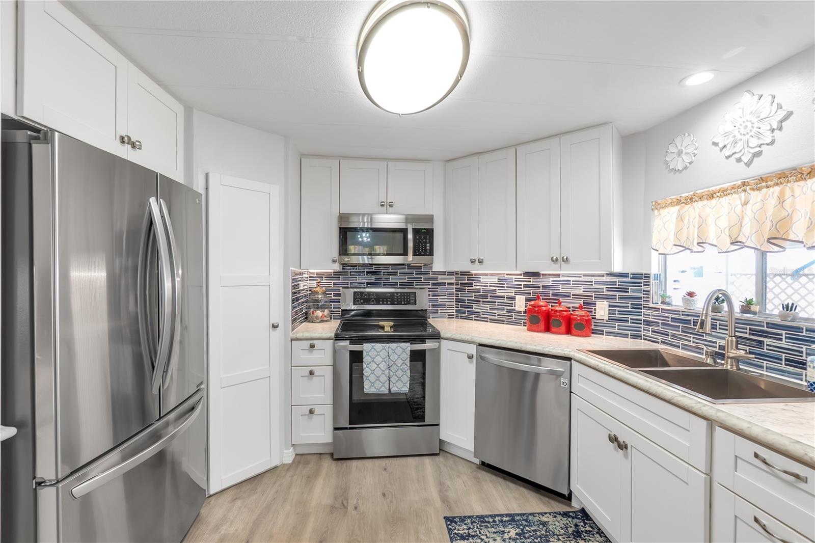 PALMA SOLA SHORES - Residential