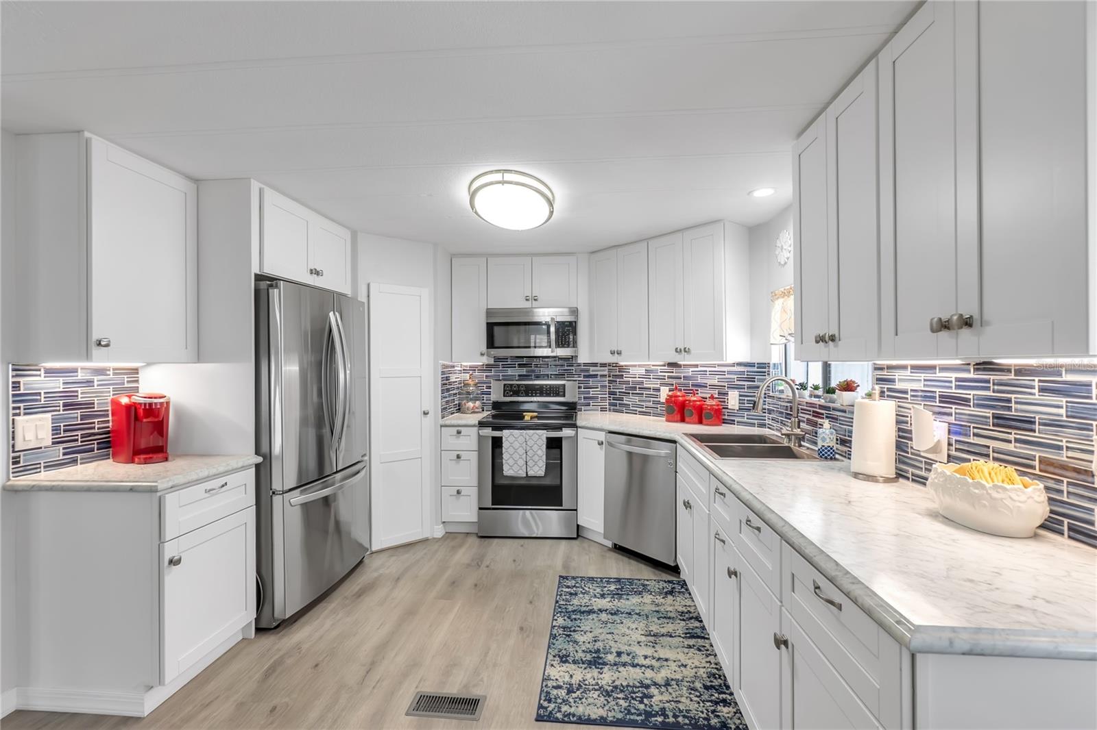 PALMA SOLA SHORES - Residential