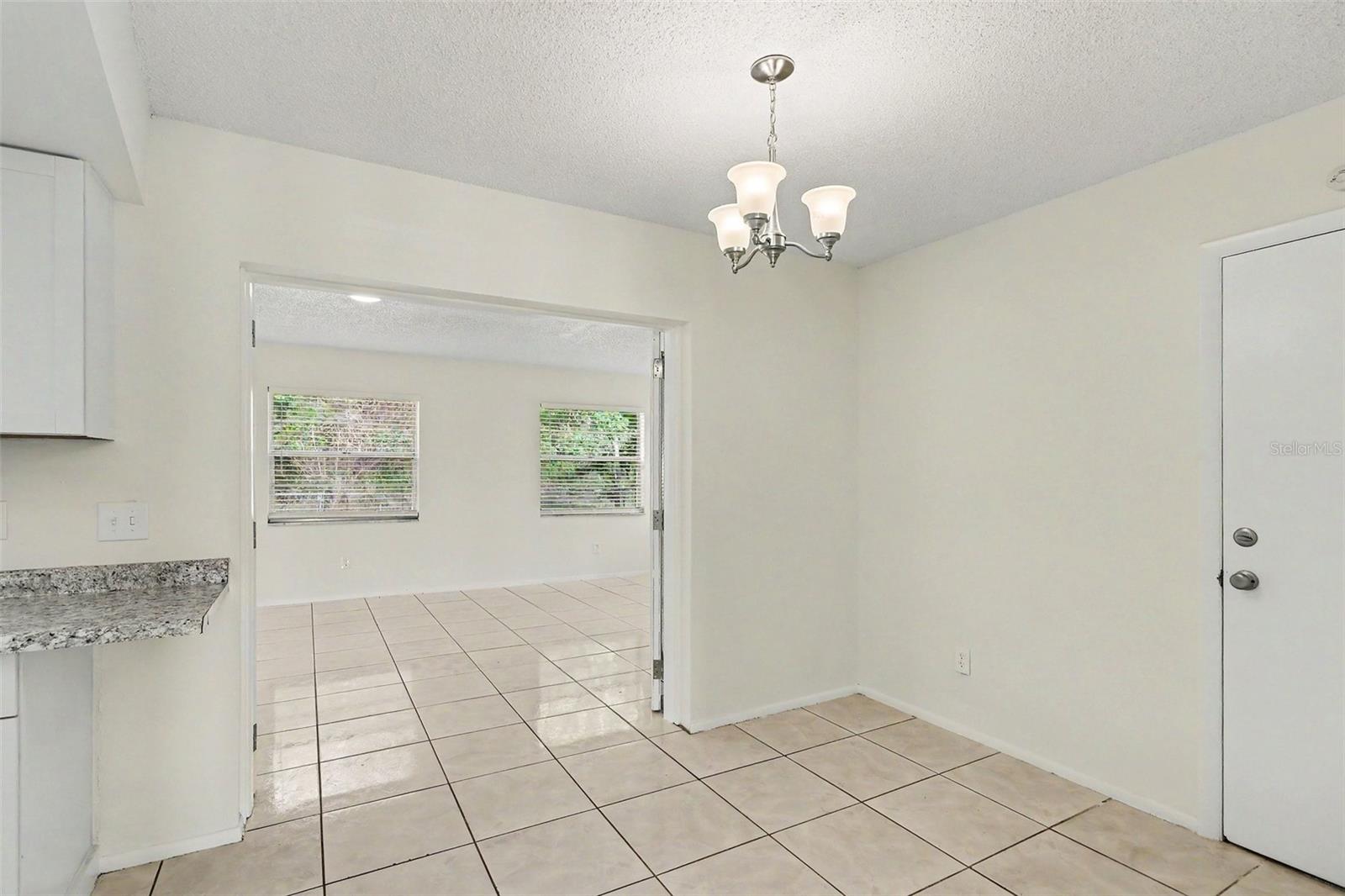 136 W CEDARWOOD CIRCLE