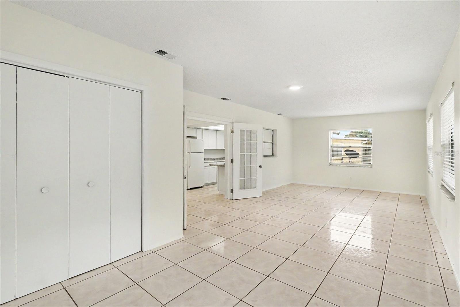 136 W CEDARWOOD CIRCLE