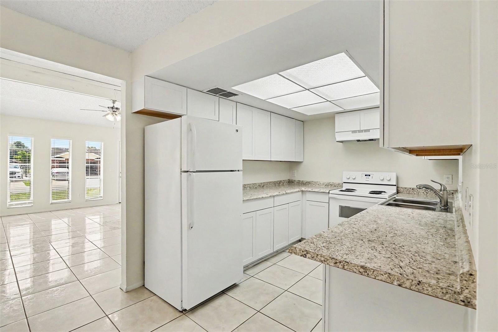 136 W CEDARWOOD CIRCLE