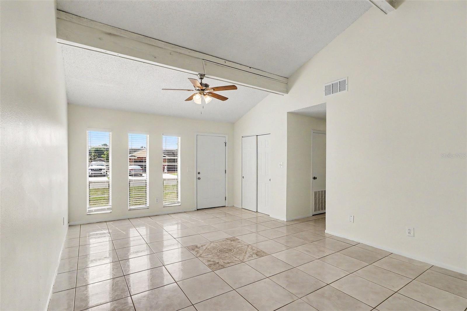 136 W CEDARWOOD CIRCLE