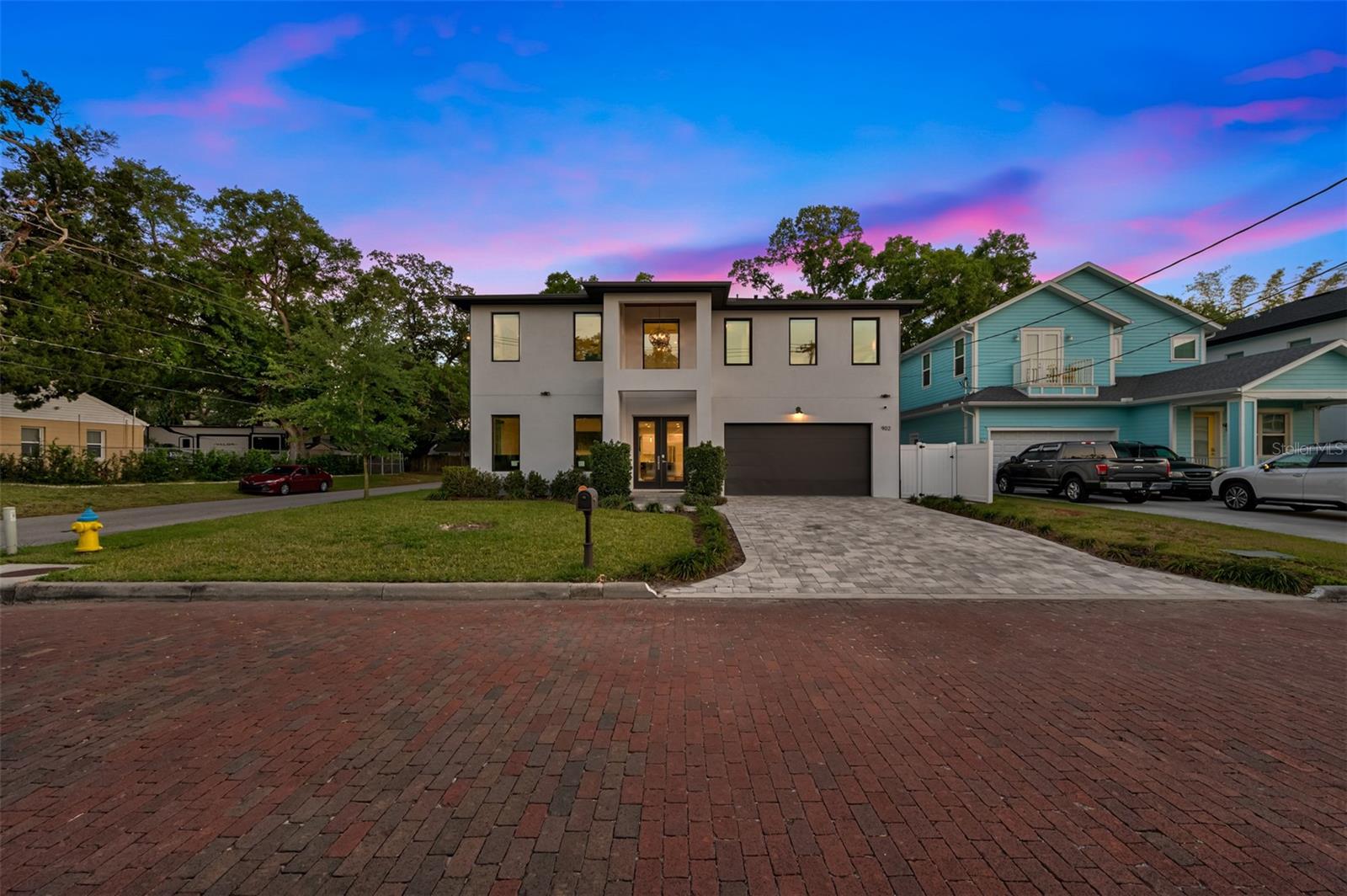 SUBURB ROYAL - Residential Lease