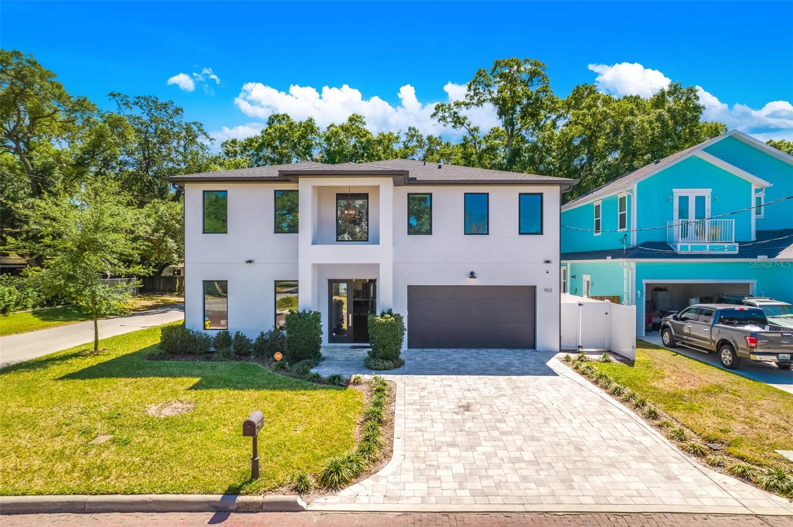 SUBURB ROYAL - Residential Lease