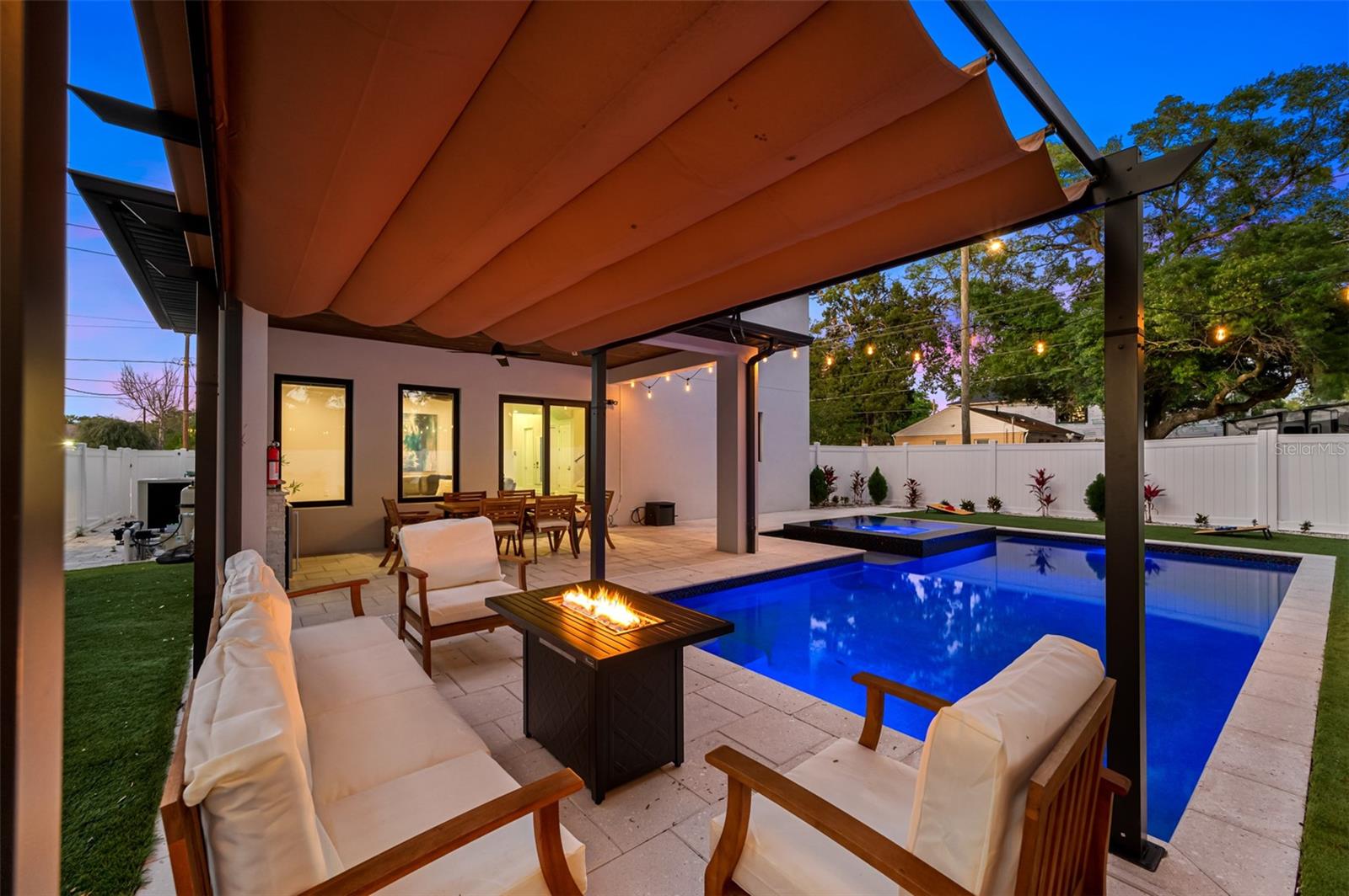 SUBURB ROYAL - Residential Lease