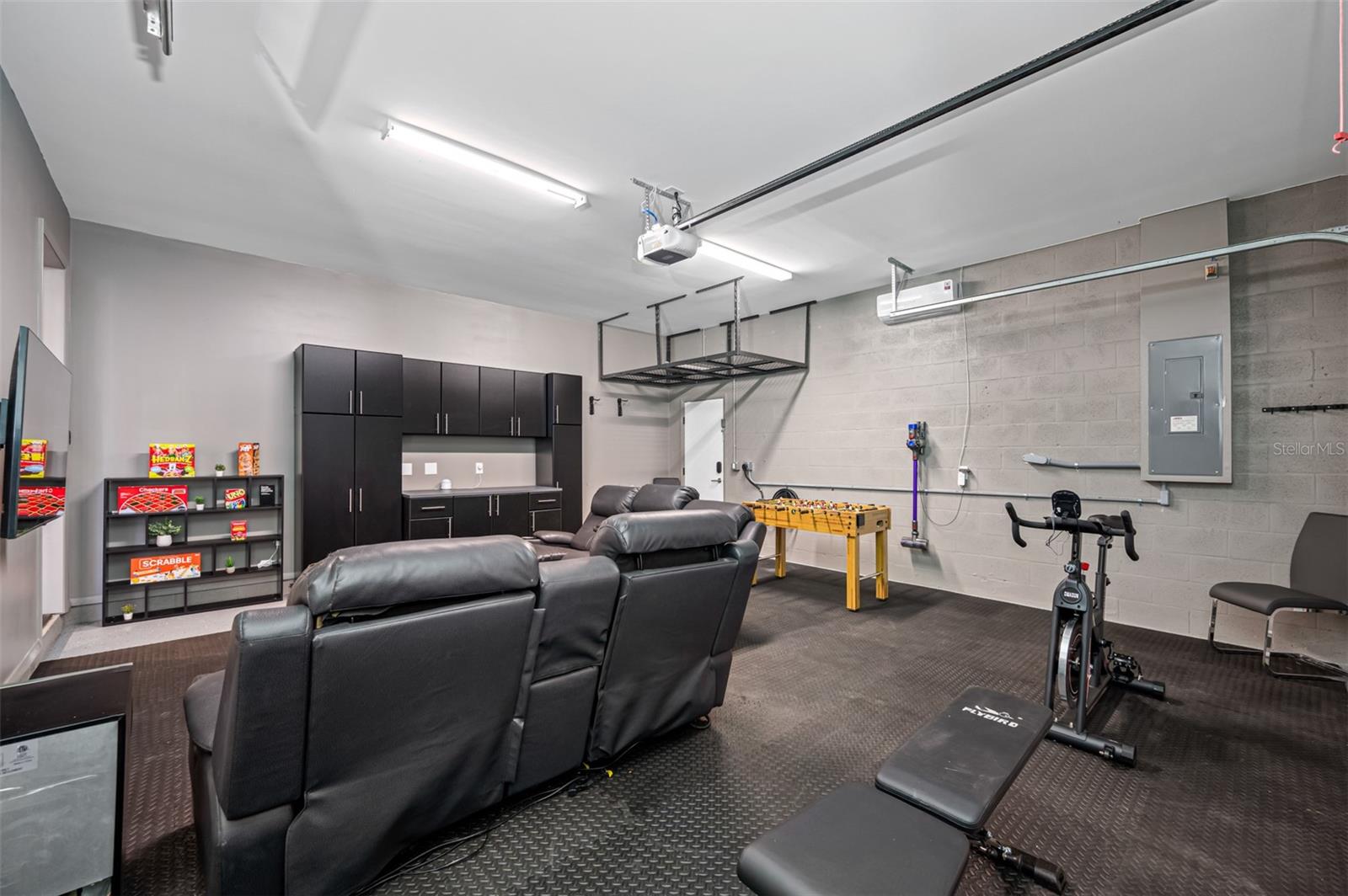 SUBURB ROYAL - Residential Lease