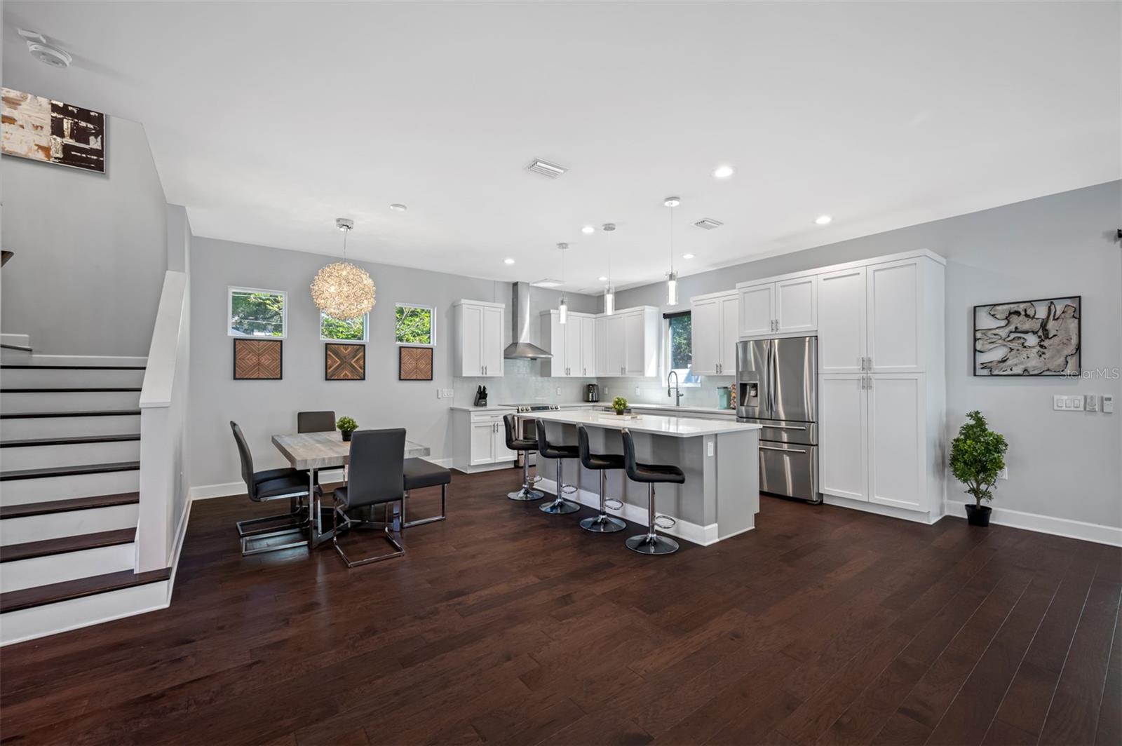 SUBURB ROYAL - Residential Lease