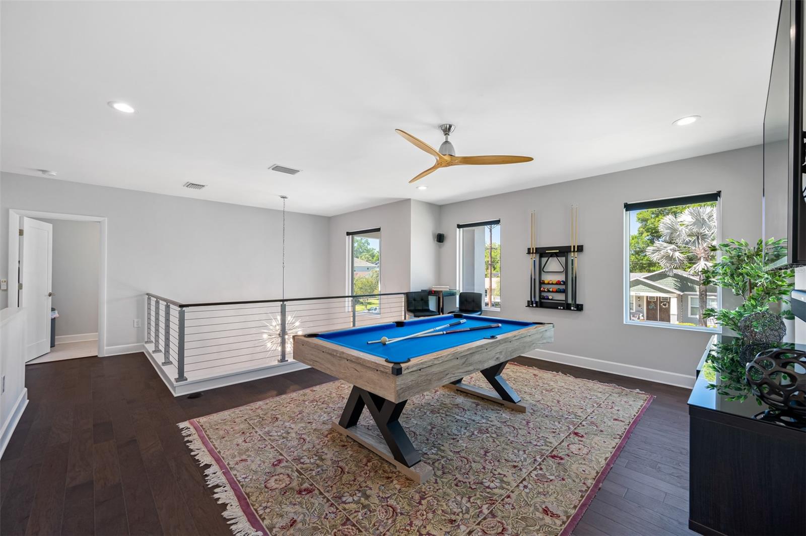 SUBURB ROYAL - Residential Lease