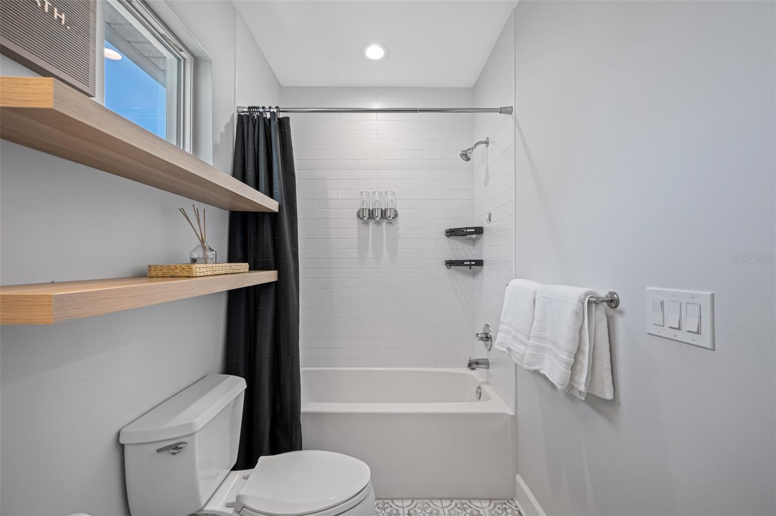 SUBURB ROYAL - Residential Lease