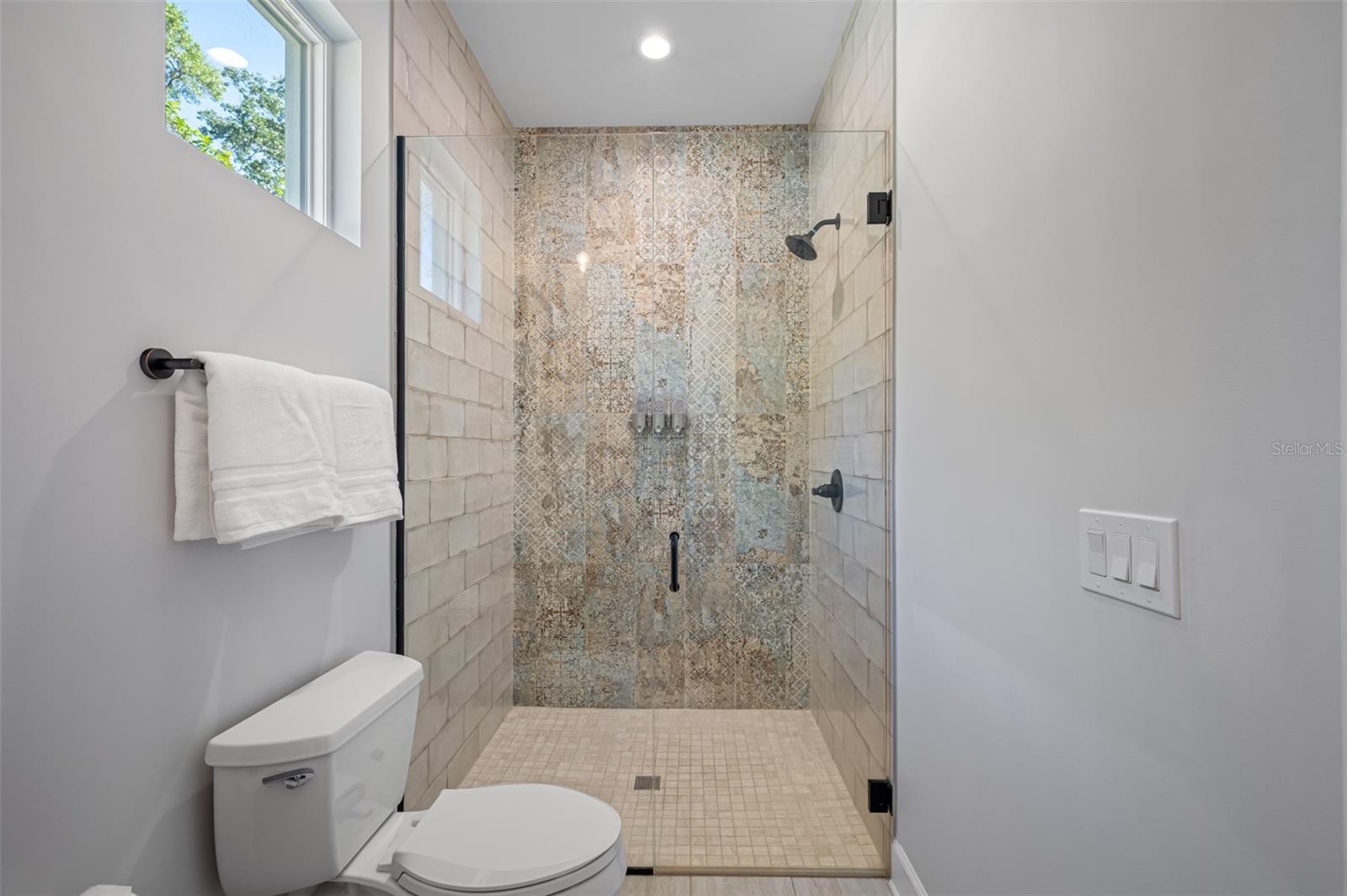 SUBURB ROYAL - Residential Lease