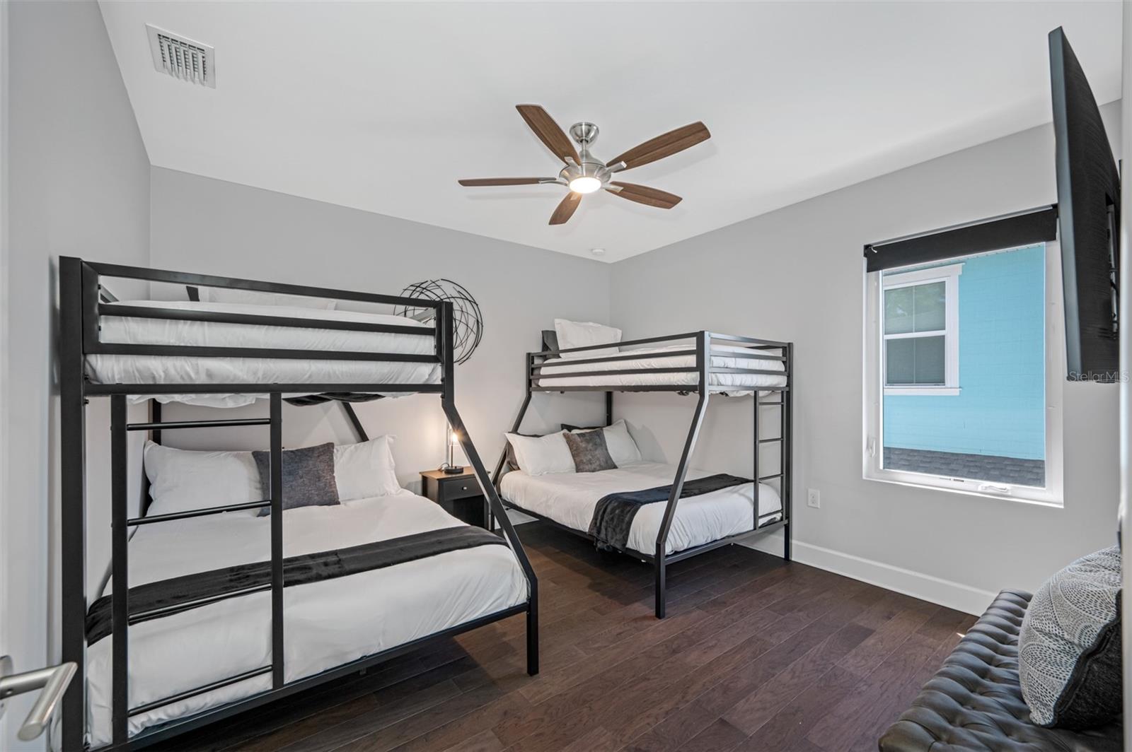 SUBURB ROYAL - Residential Lease