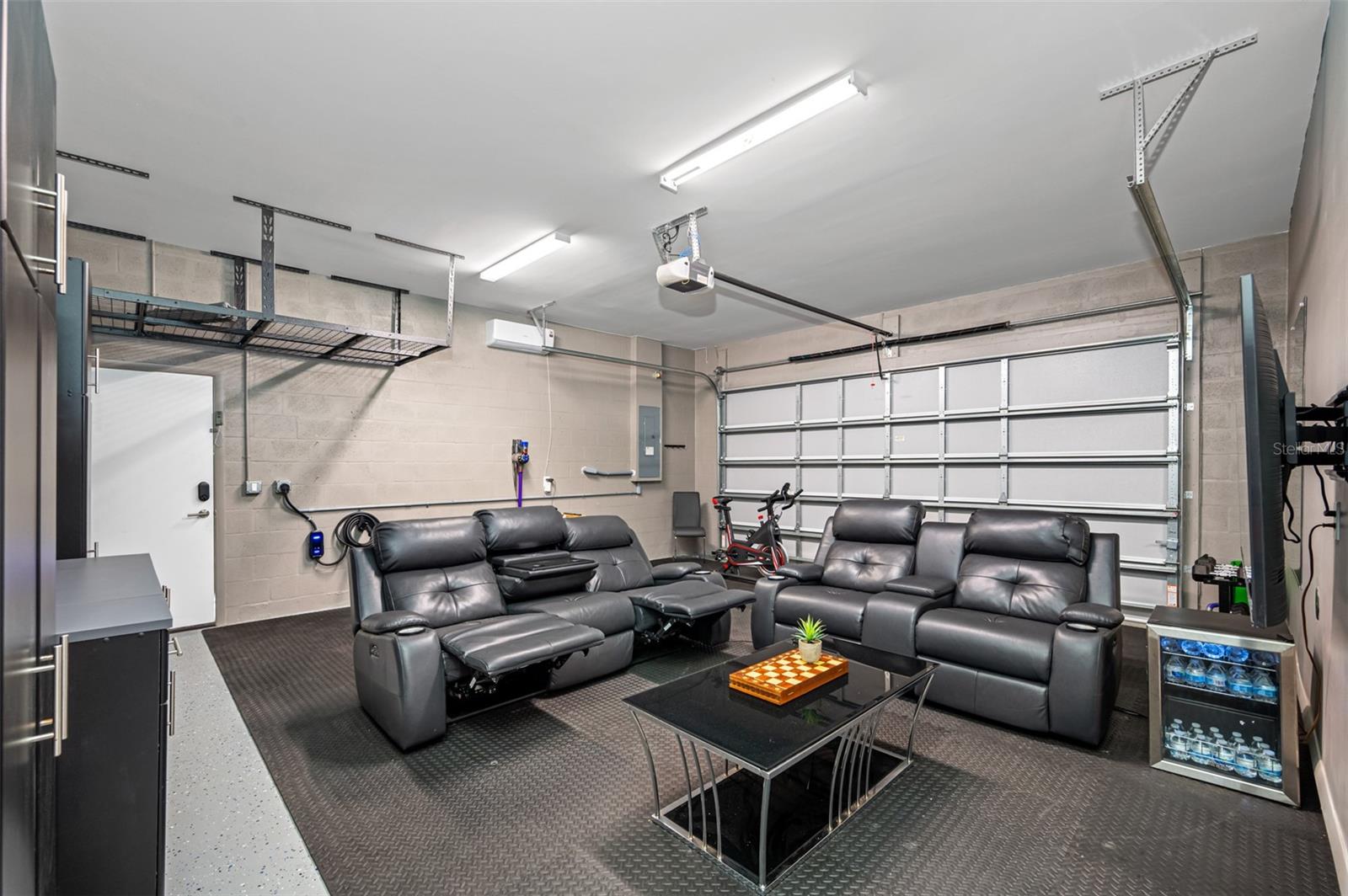 SUBURB ROYAL - Residential Lease