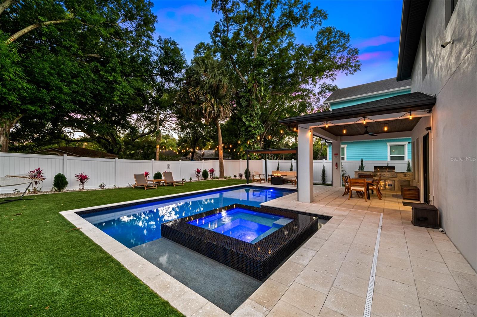 SUBURB ROYAL - Residential Lease