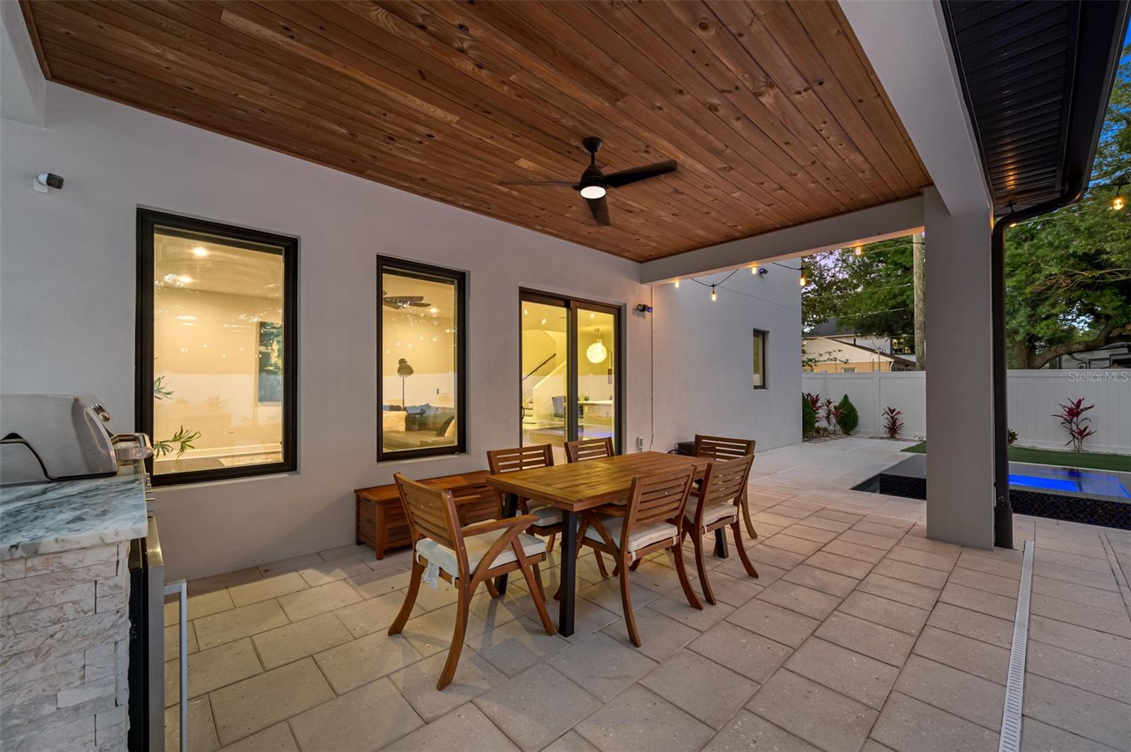 SUBURB ROYAL - Residential Lease