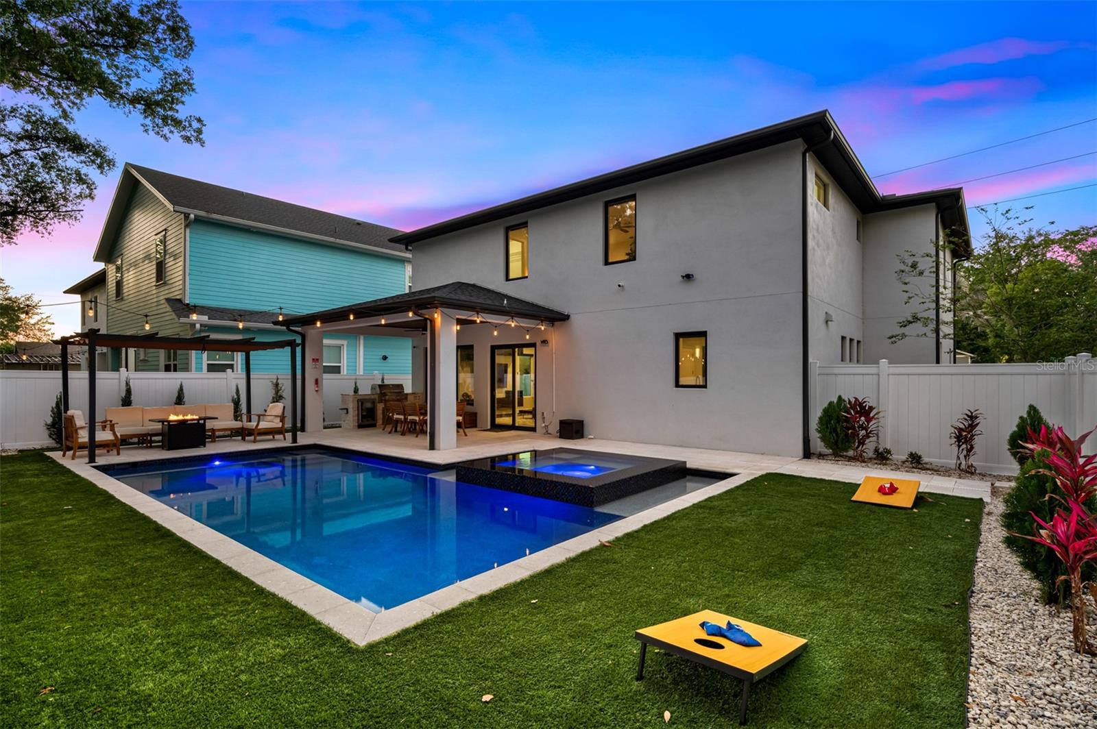 SUBURB ROYAL - Residential Lease