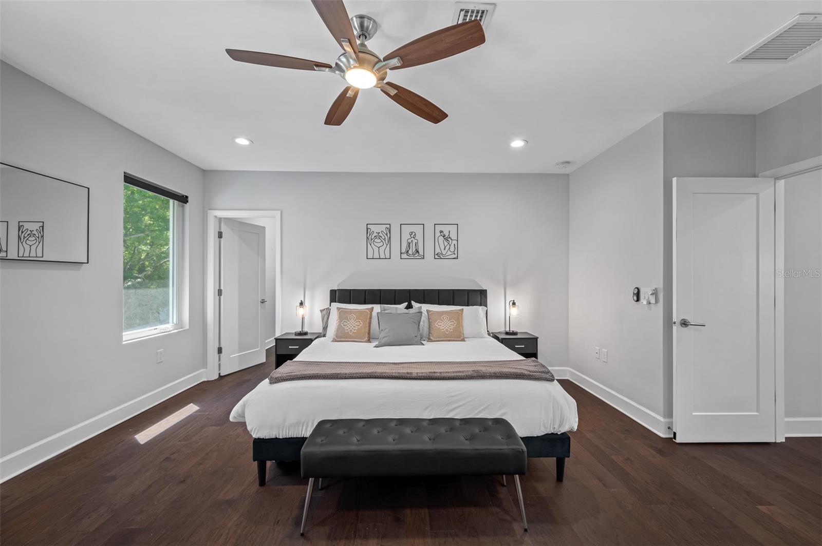 SUBURB ROYAL - Residential Lease