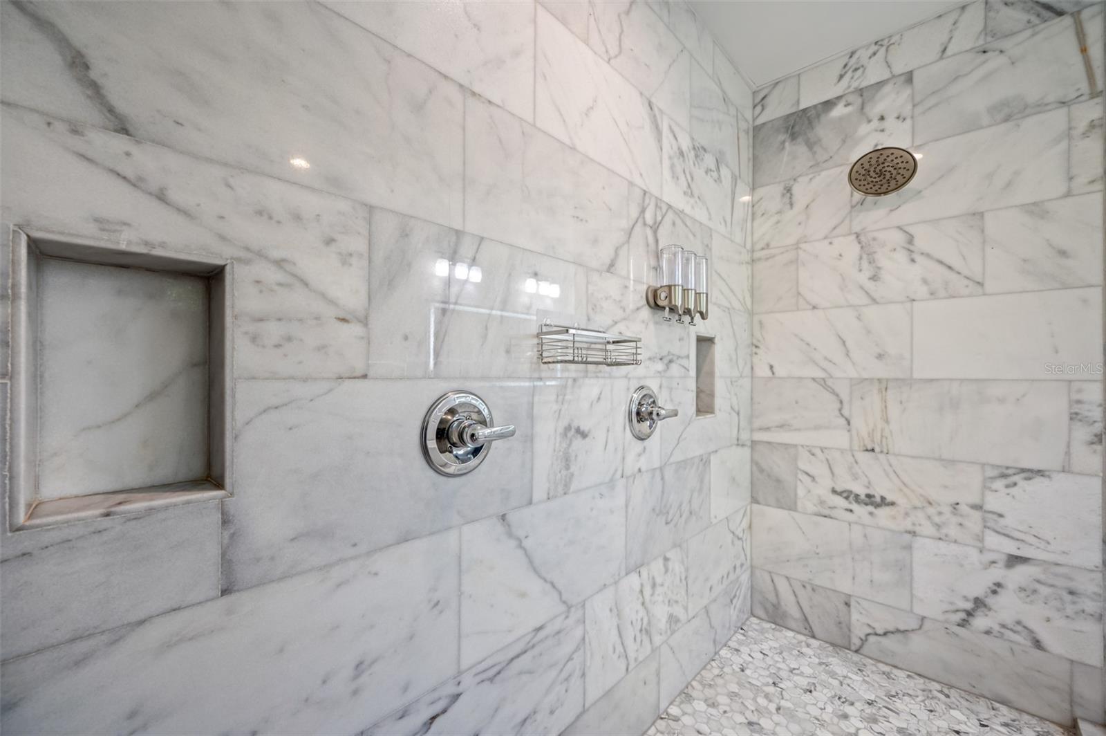 SUBURB ROYAL - Residential Lease