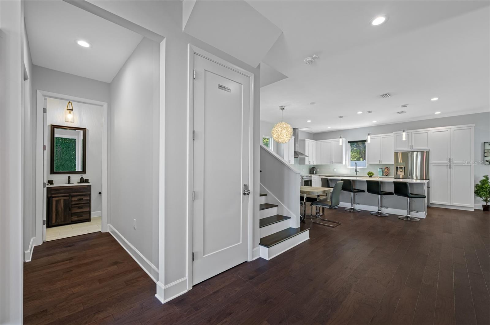 SUBURB ROYAL - Residential Lease