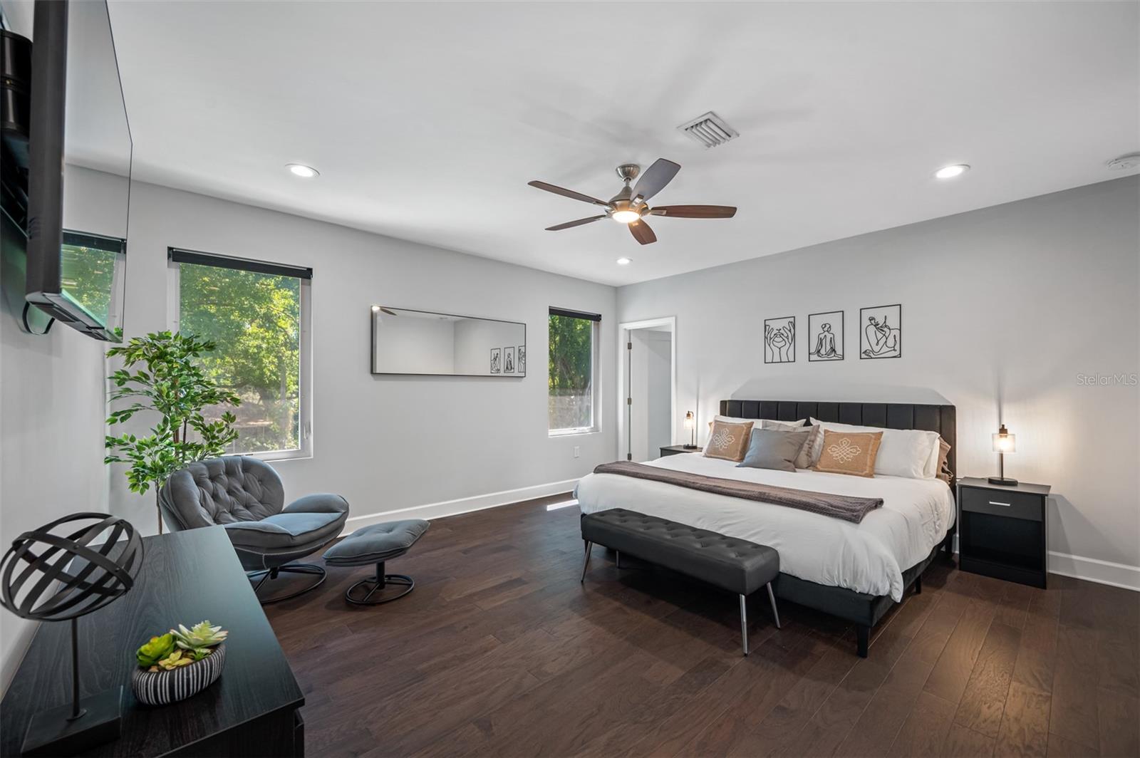 SUBURB ROYAL - Residential Lease