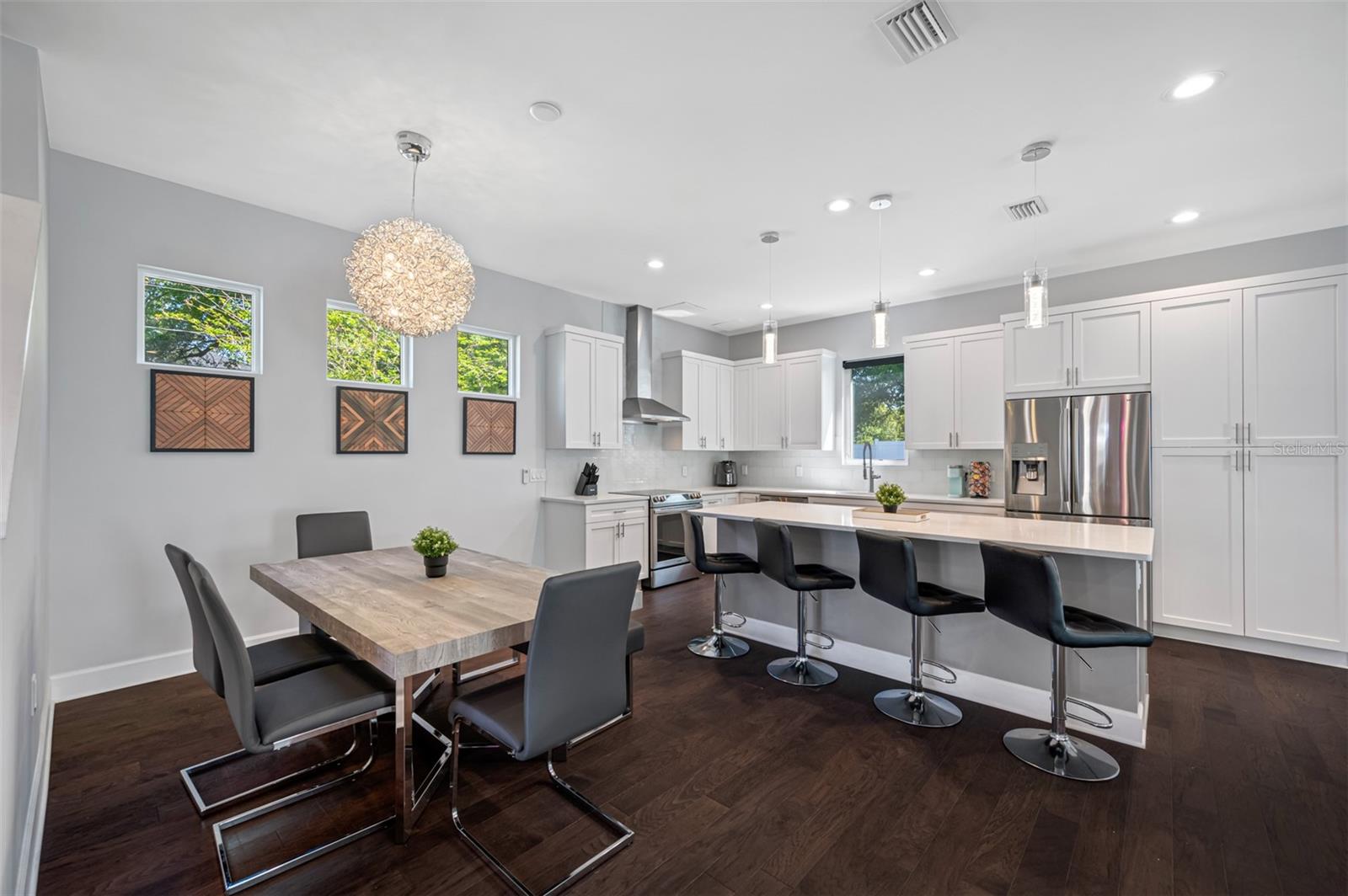 SUBURB ROYAL - Residential Lease