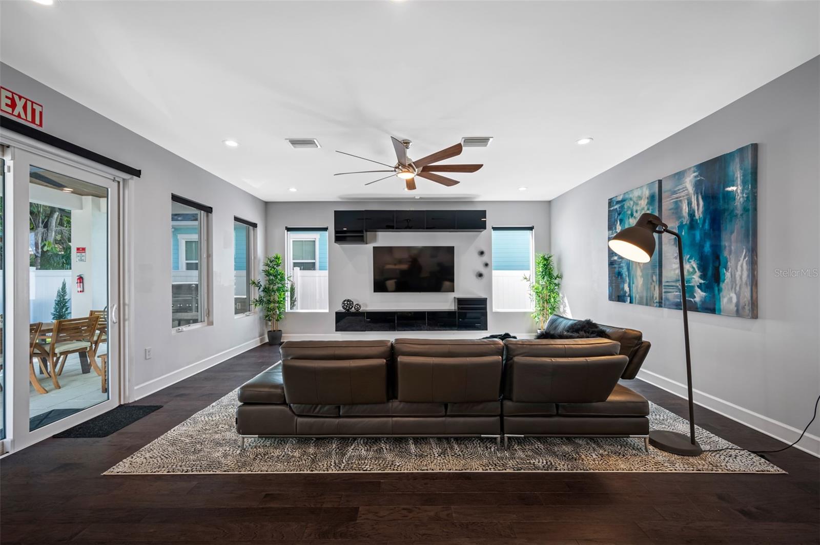 SUBURB ROYAL - Residential Lease