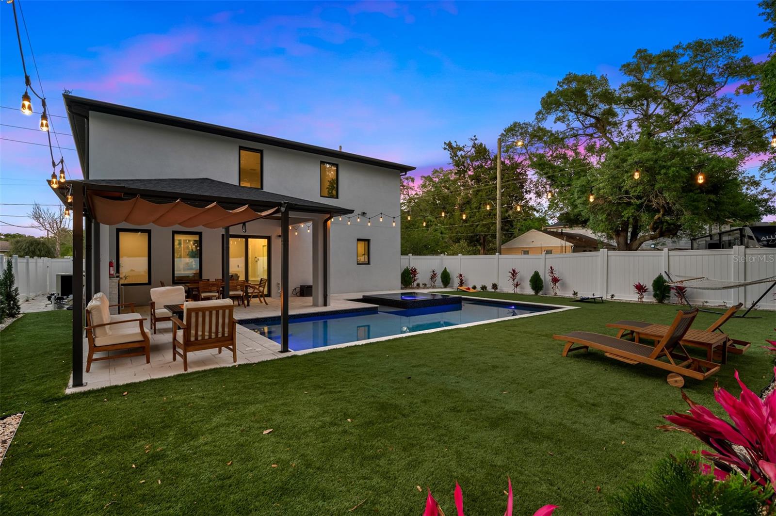 SUBURB ROYAL - Residential Lease