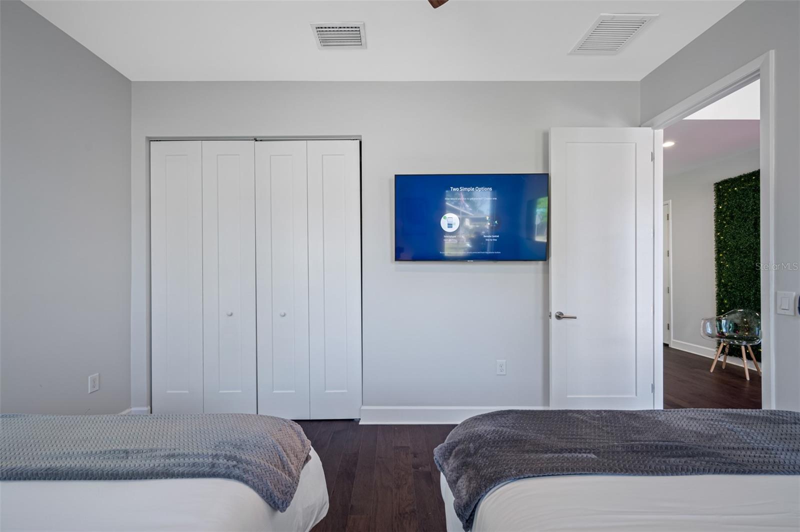 SUBURB ROYAL - Residential Lease