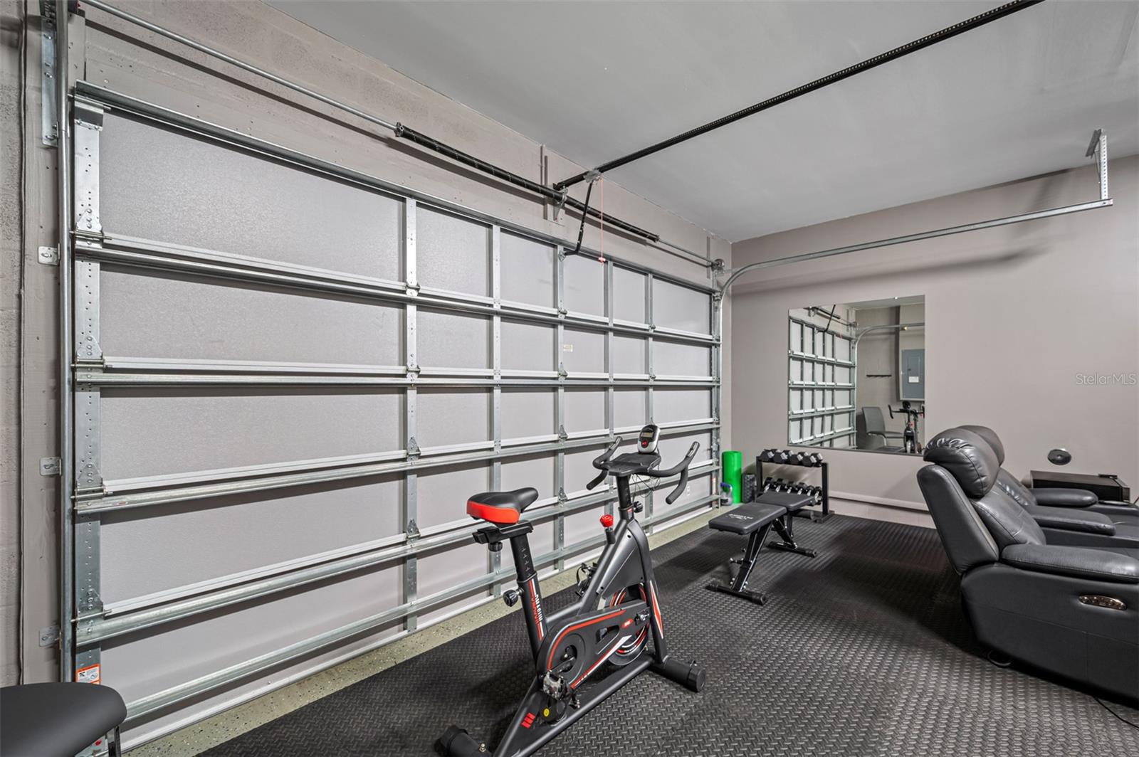 SUBURB ROYAL - Residential Lease