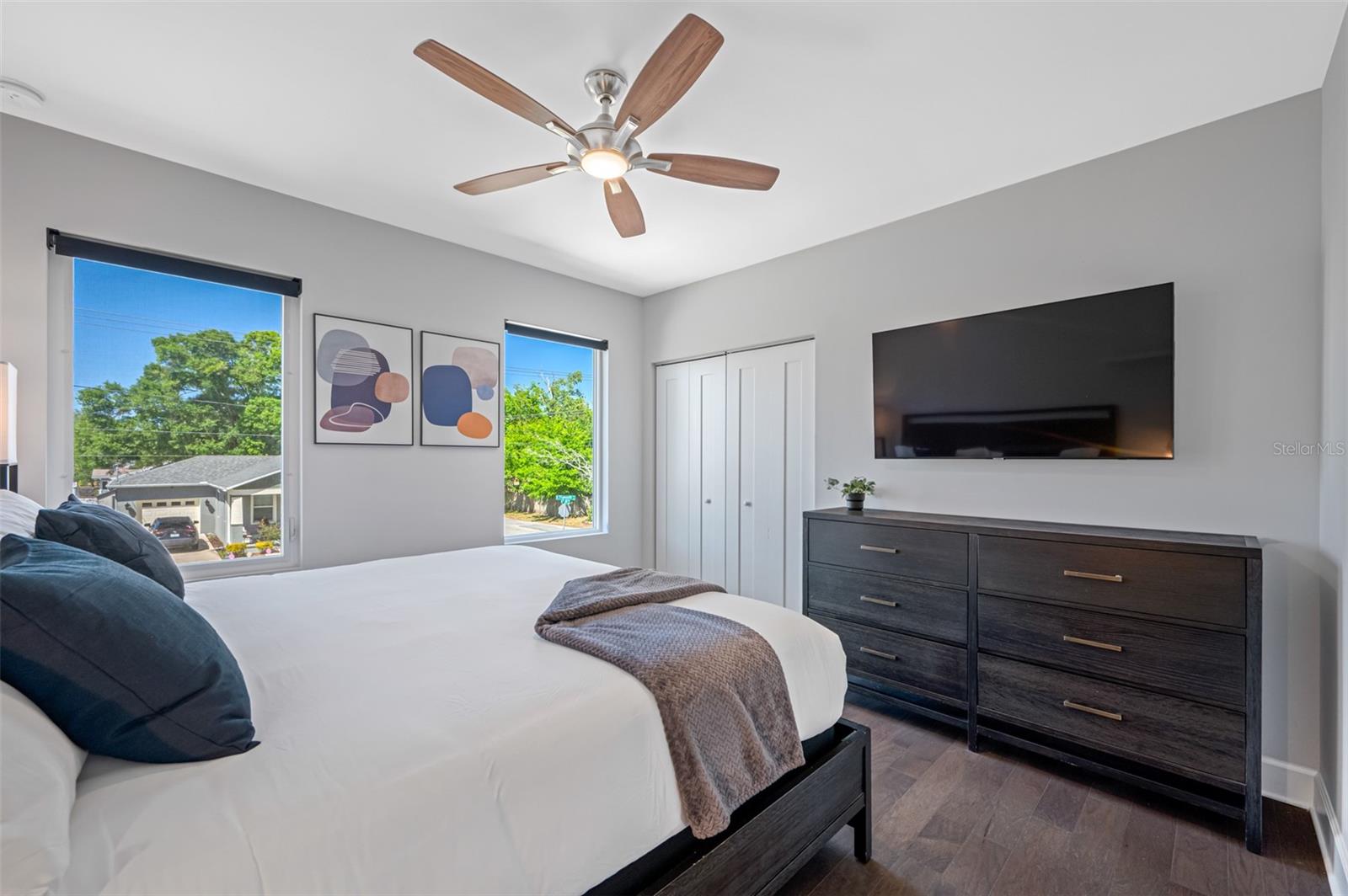 SUBURB ROYAL - Residential Lease