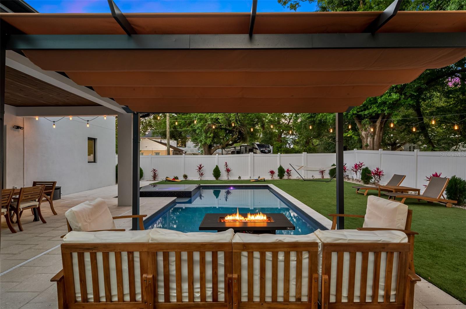 SUBURB ROYAL - Residential Lease