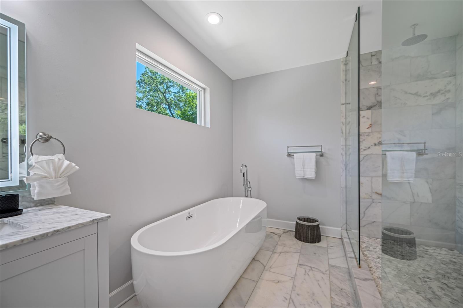 SUBURB ROYAL - Residential Lease