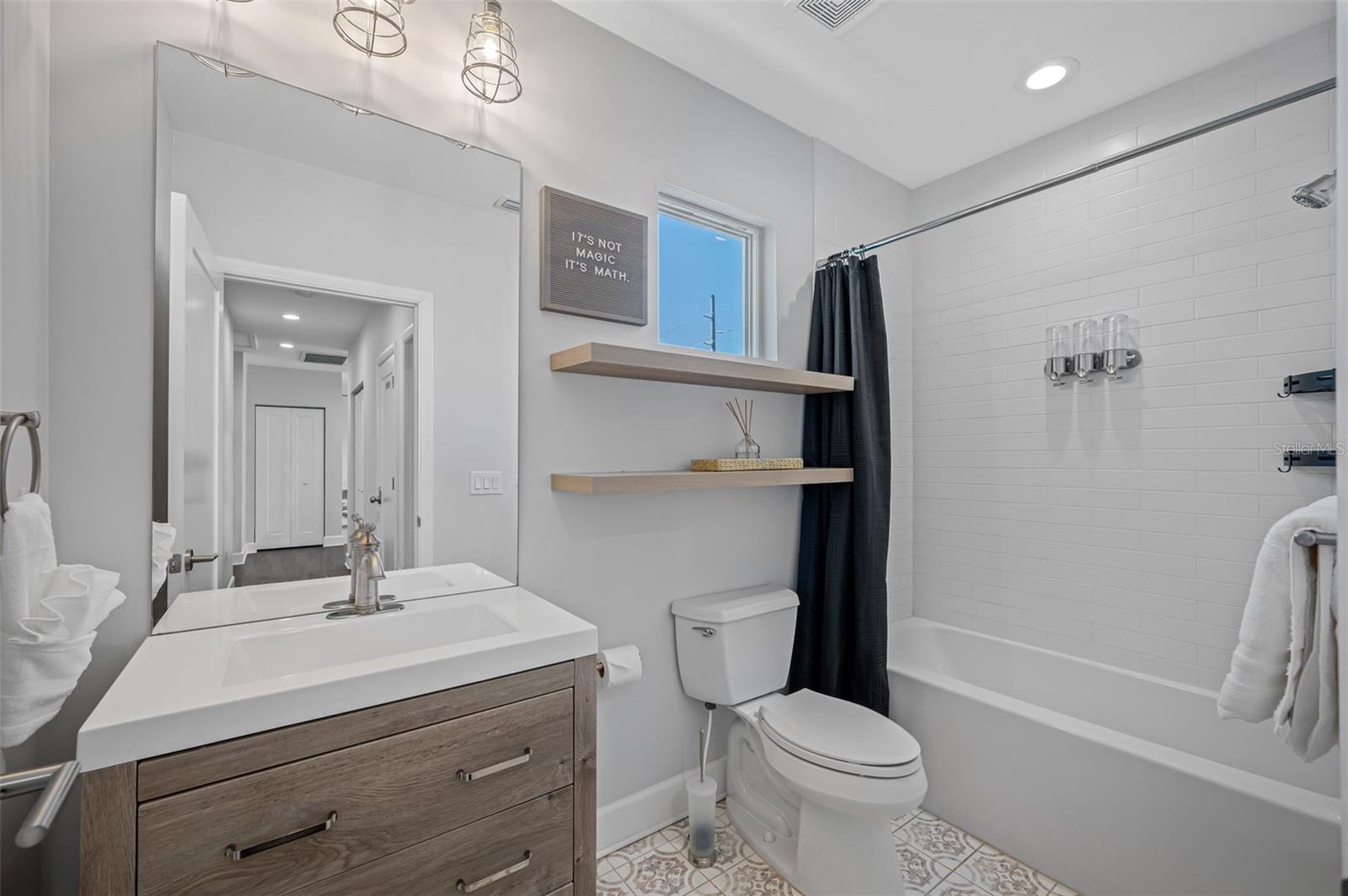 SUBURB ROYAL - Residential Lease