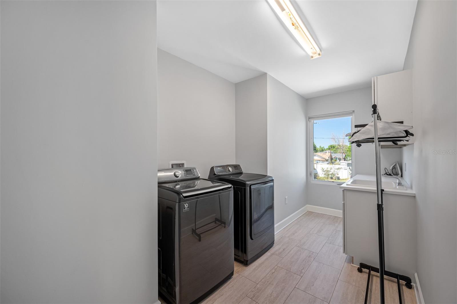 SUBURB ROYAL - Residential Lease