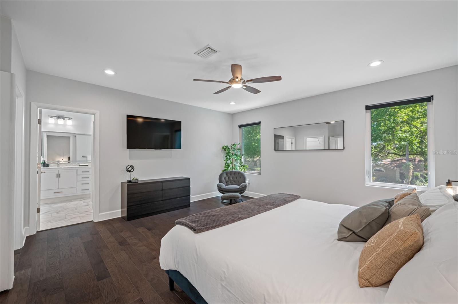 SUBURB ROYAL - Residential Lease