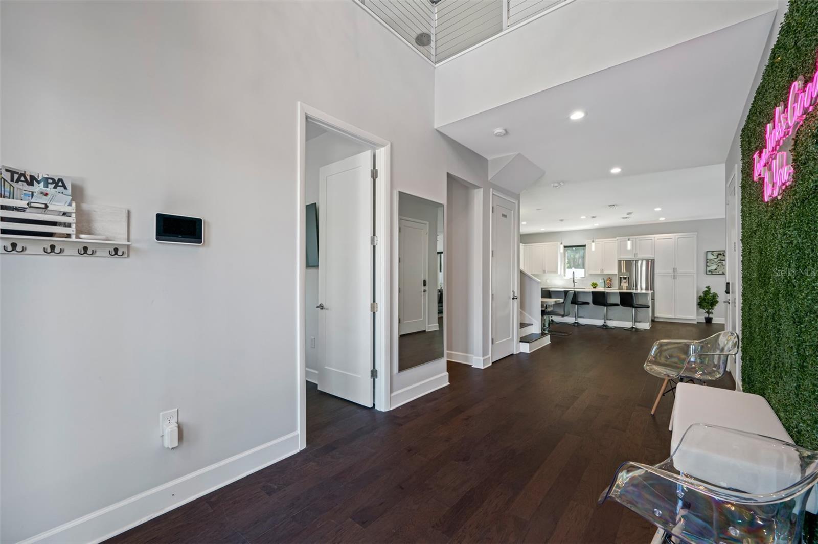 SUBURB ROYAL - Residential Lease