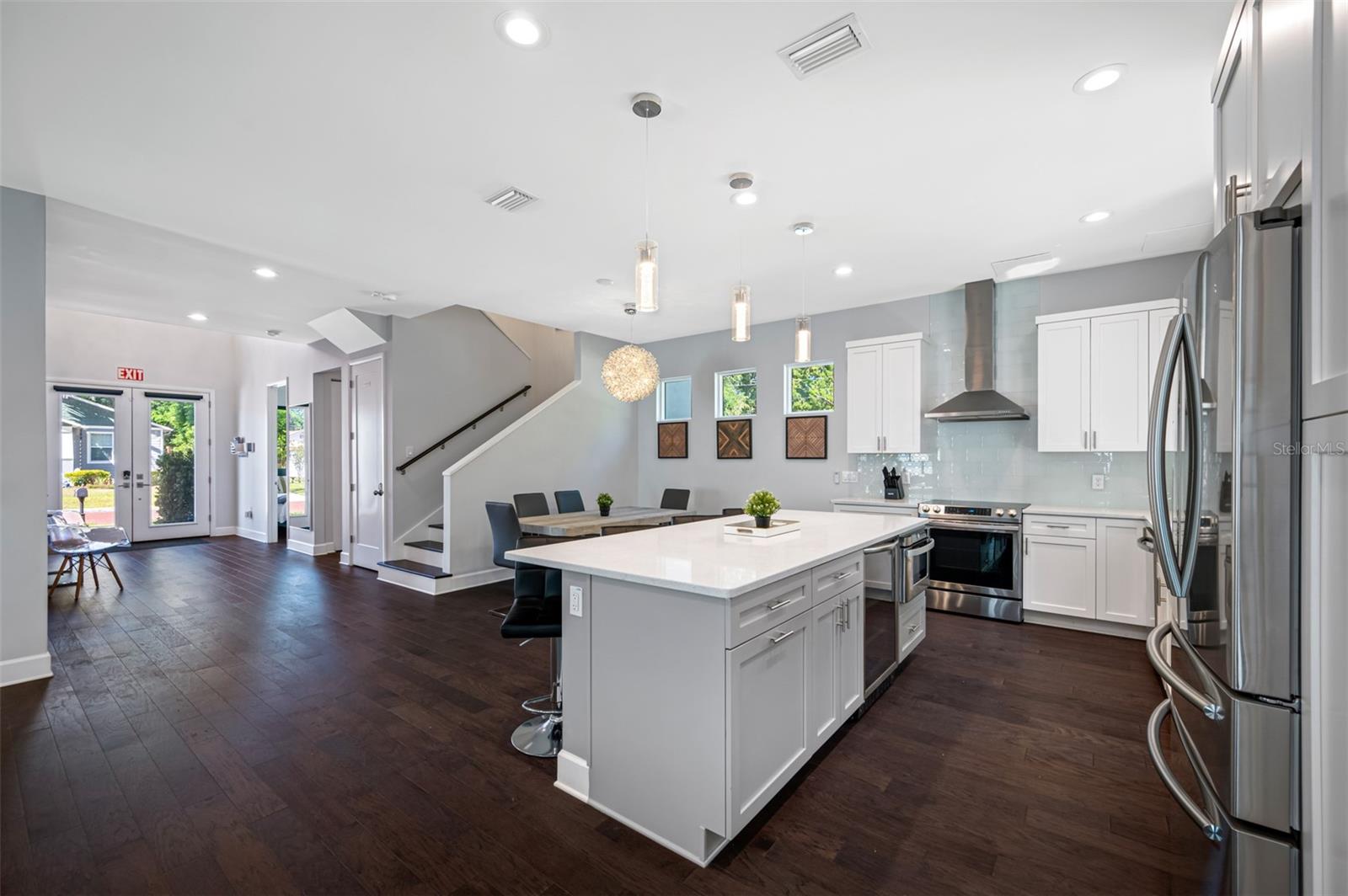 SUBURB ROYAL - Residential Lease